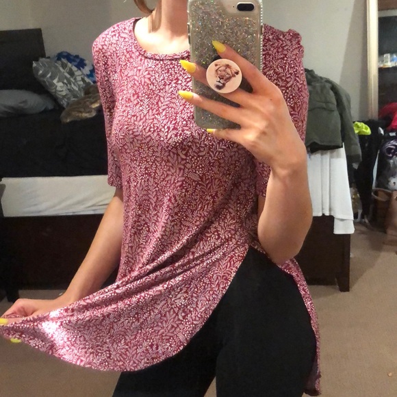 Red and white quarter sleeved shirt. - Picture 2 of 3